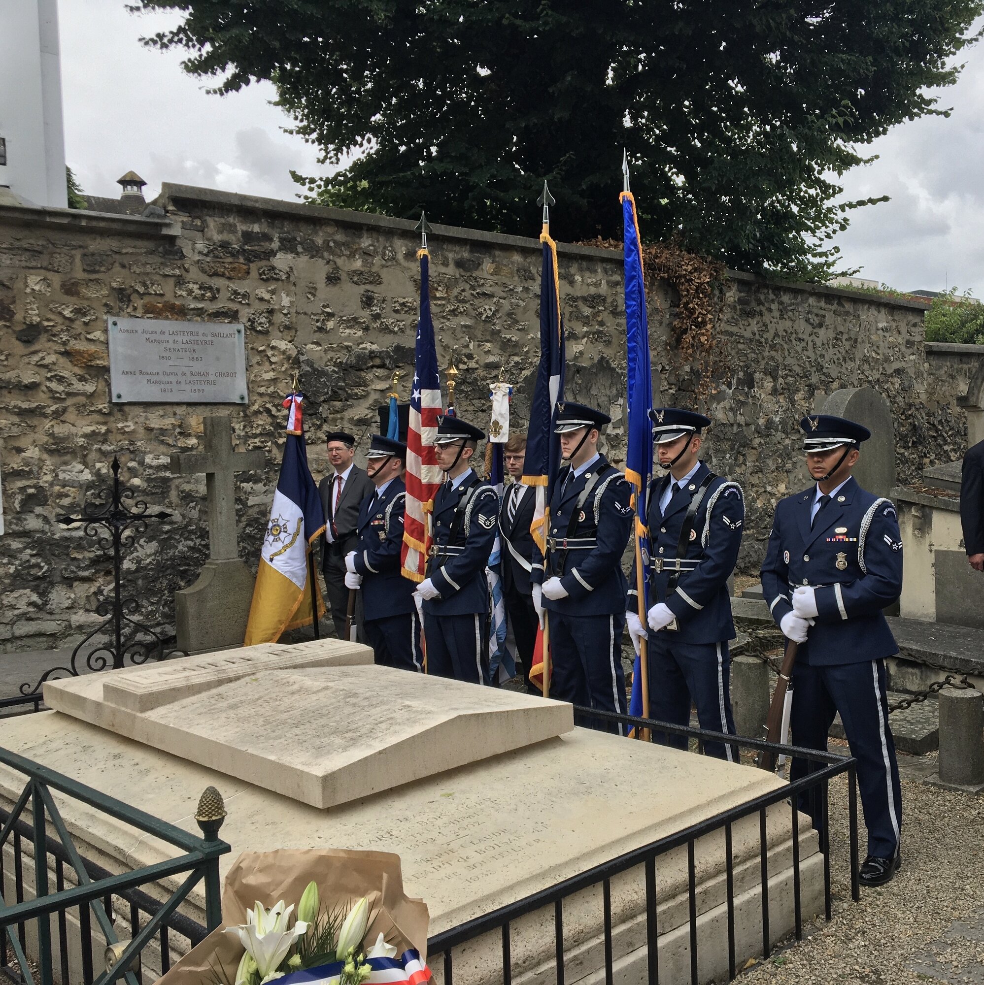 Notre drapeau et la garde au drapeau des États-Unis – Cimetière de Picpus