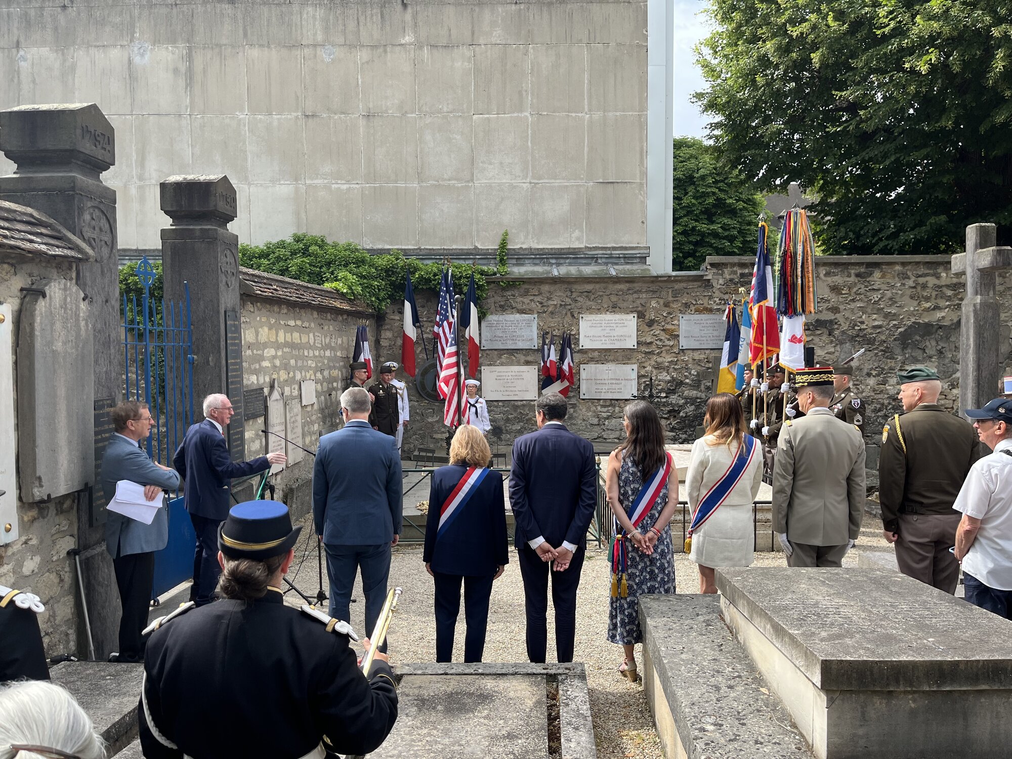 Les autorités devant la tombe de La Fayette – Cimetière de Picpus, 25 juin 2025